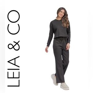 Leia & Co NWT Black Wide Leg Jumpsuit w Pockets Lined